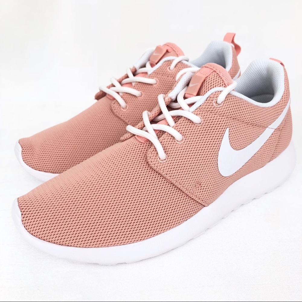 NEW Nike Roshe